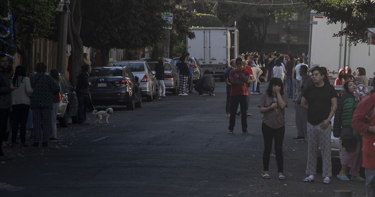 Magnitude 6 earthquake activates seismic alert in Mexico