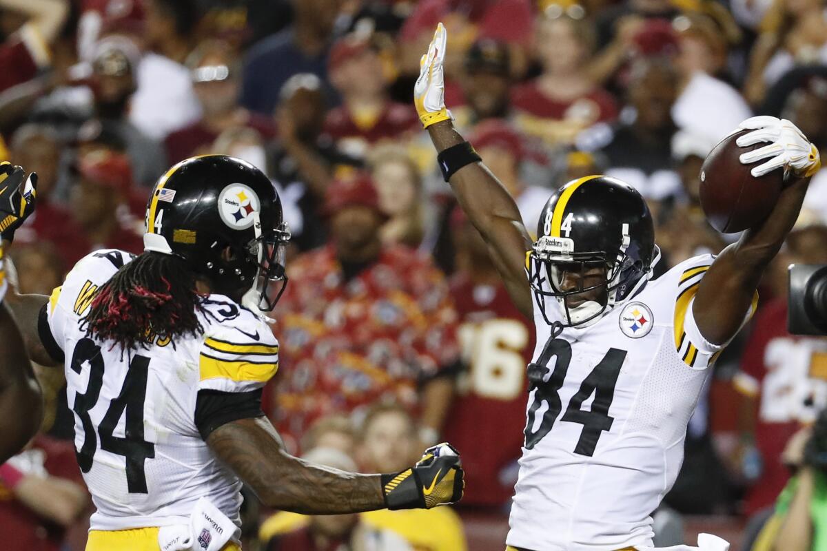 Steelers wide receiver Antonio Brown (84) celebrates his touchdown with running back DeAngelo Williams (34) during the first half.