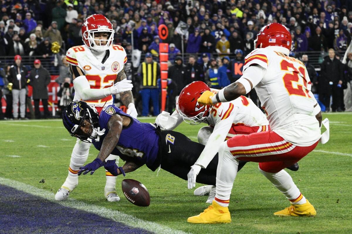 Zay Flowers'ın (4) bir yarda çizgisinde yaptığı top kaybı, Ravens'in Chiefs'e yenilmesinde çok önemliydi.