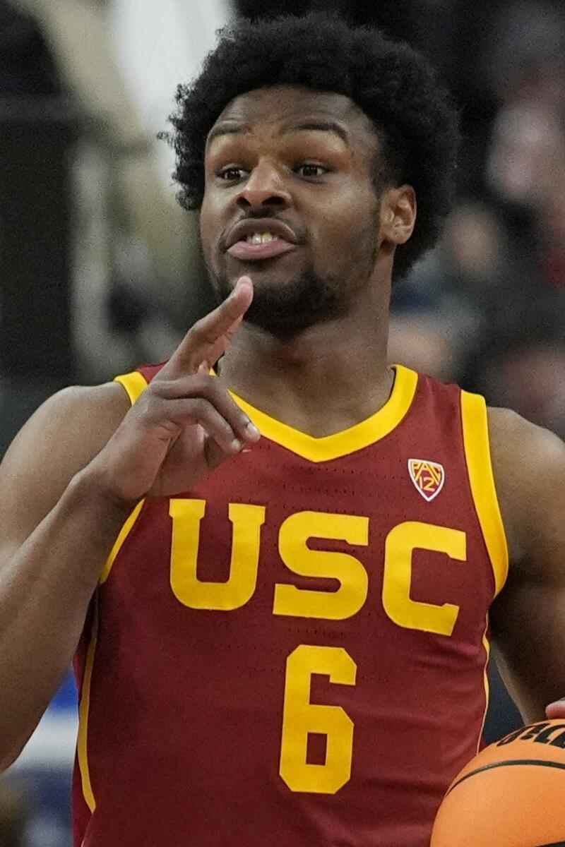USC's Bronny James (6) brings the ball up the court during the first half.