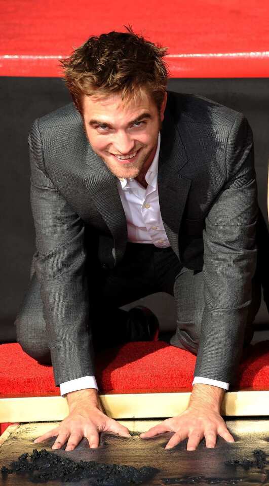 'Twilight' stars leave imprints outside Grauman's Chinese Theatre