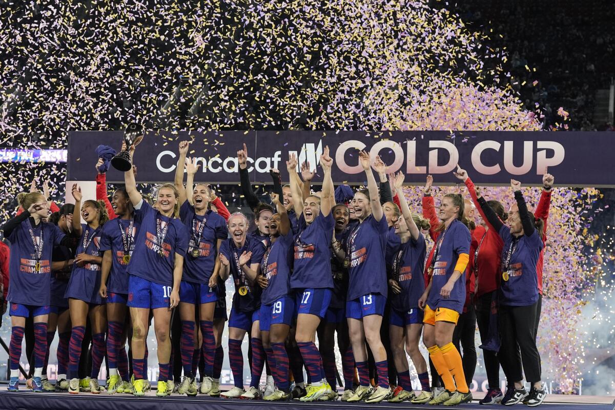 Lindsey Horan holds the trophy alongside teammates after the U.S. defeated Brazil in the CONCACAF Gold Cup women's final.