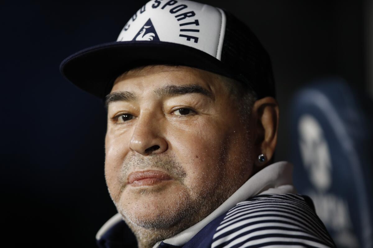 ARCHIVO - En esta foto del 7 de marzo de 2020, Diego Maradona 
