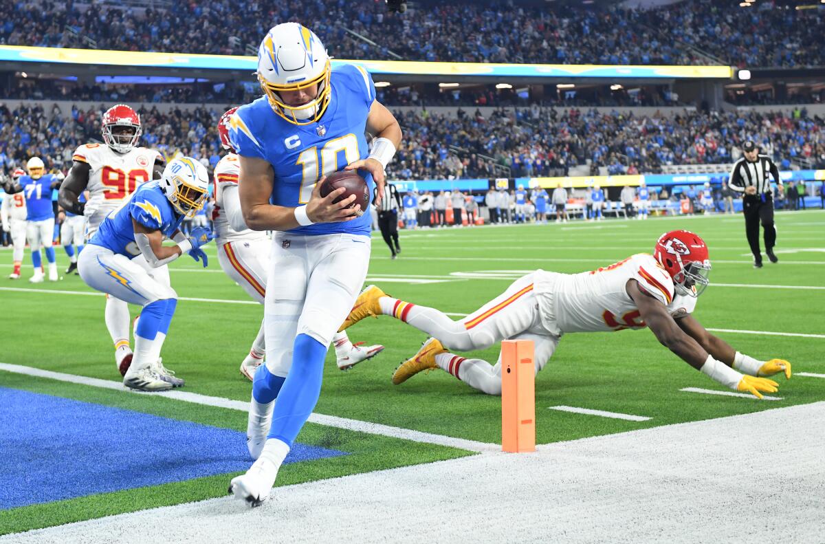 Chargers quarterback Justin Herbert beats the Chiefs defense to the goal line for a touchdown.