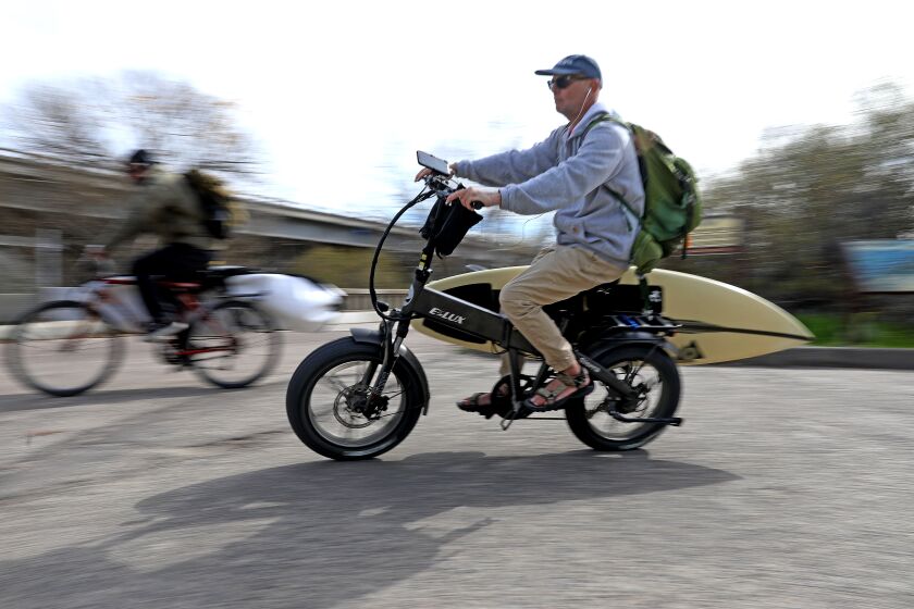 SAN CLEMENTE, CA - JANUARY 12: An electric bike (e-bike) rider along the San Onofre State Beach Trail at Trestles Thursday, Jan. 12, 2023 in San Clemente, CA. Orange County cities attempting to regulate electric bikes (e-bikes) with varying degrees of success. (Gary Coronado / Los Angeles Times)