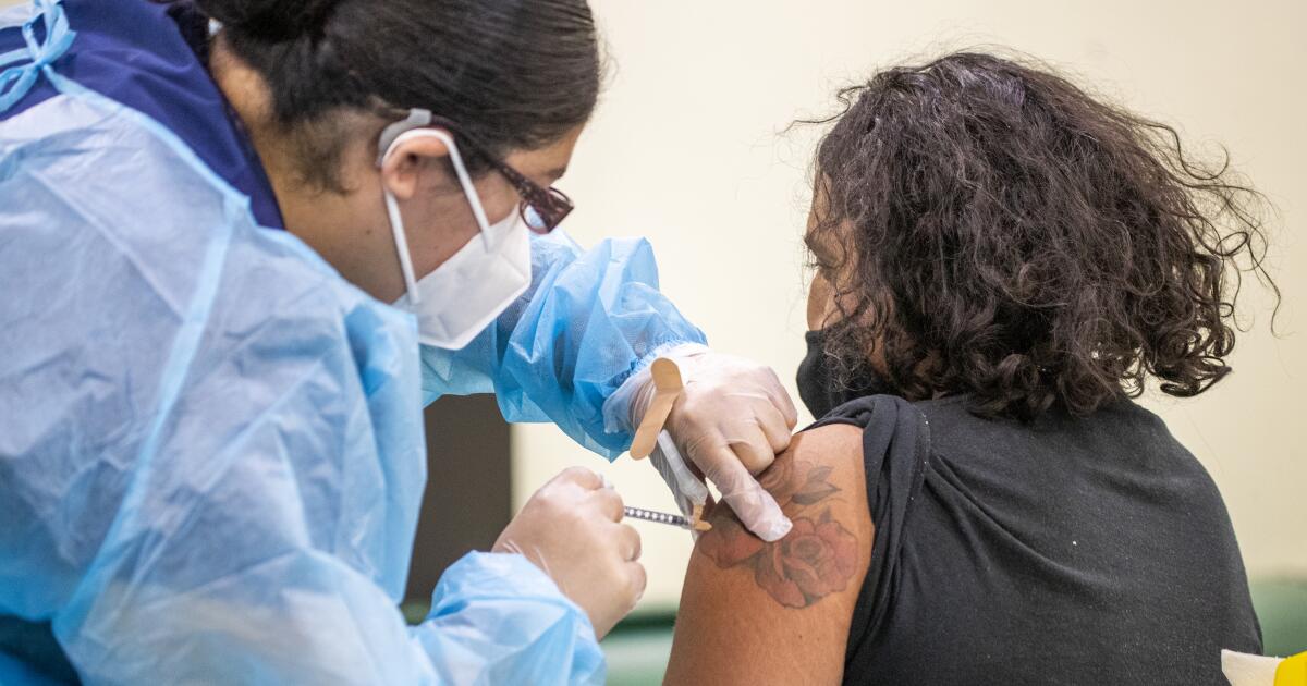 97% of LAUSD teachers, administrators meet COVID vaccine deadline - Los