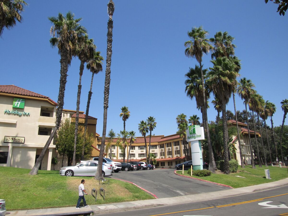 The Holiday Inn on Parkway Drive in La Mesa may become a spot for homeless individuals to be housed.