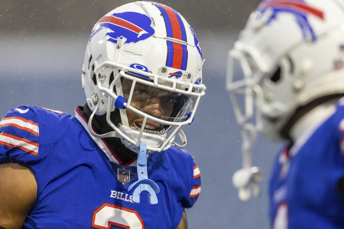 Buffalo Bills safety Damar Hamlin  warms up before playing against the New York Jets.