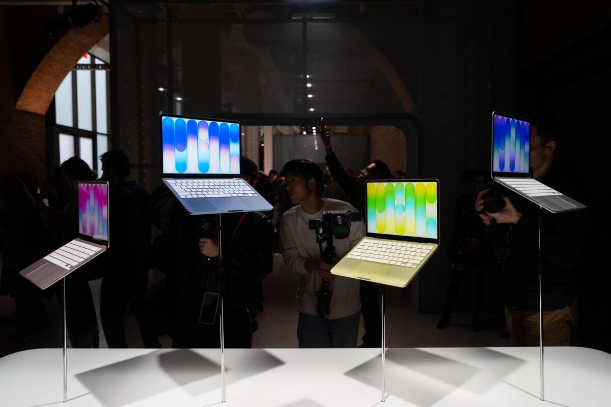 Apple launches $599 MacBook to challenge Windows and Chromebook - Los ...