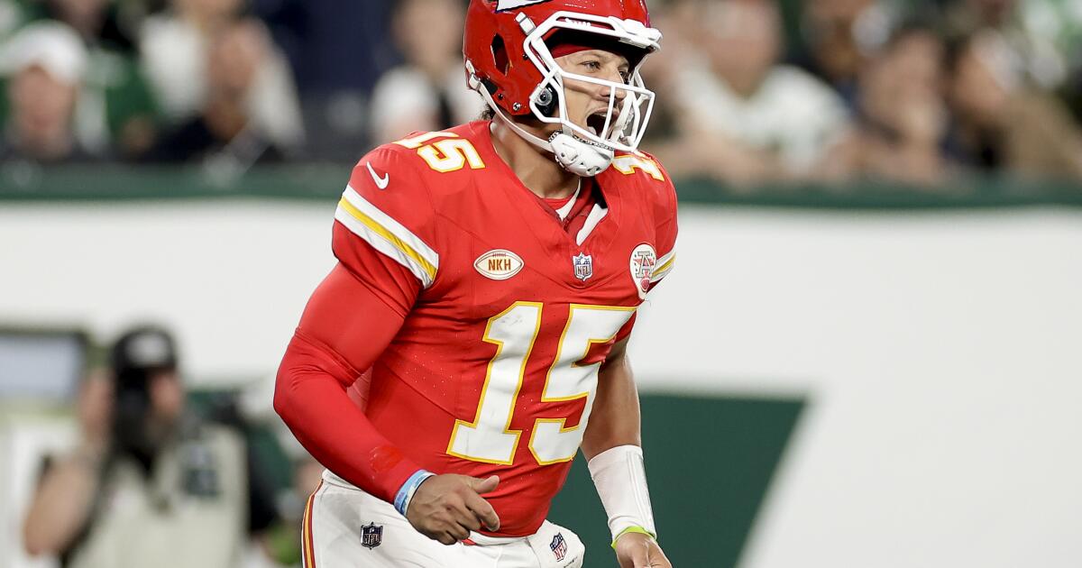 Patrick Mahomes, Chiefs hold on to beat Jets 23-20 with Taylor Swift, Aaron  Rodgers watching - The San Diego Union-Tribune