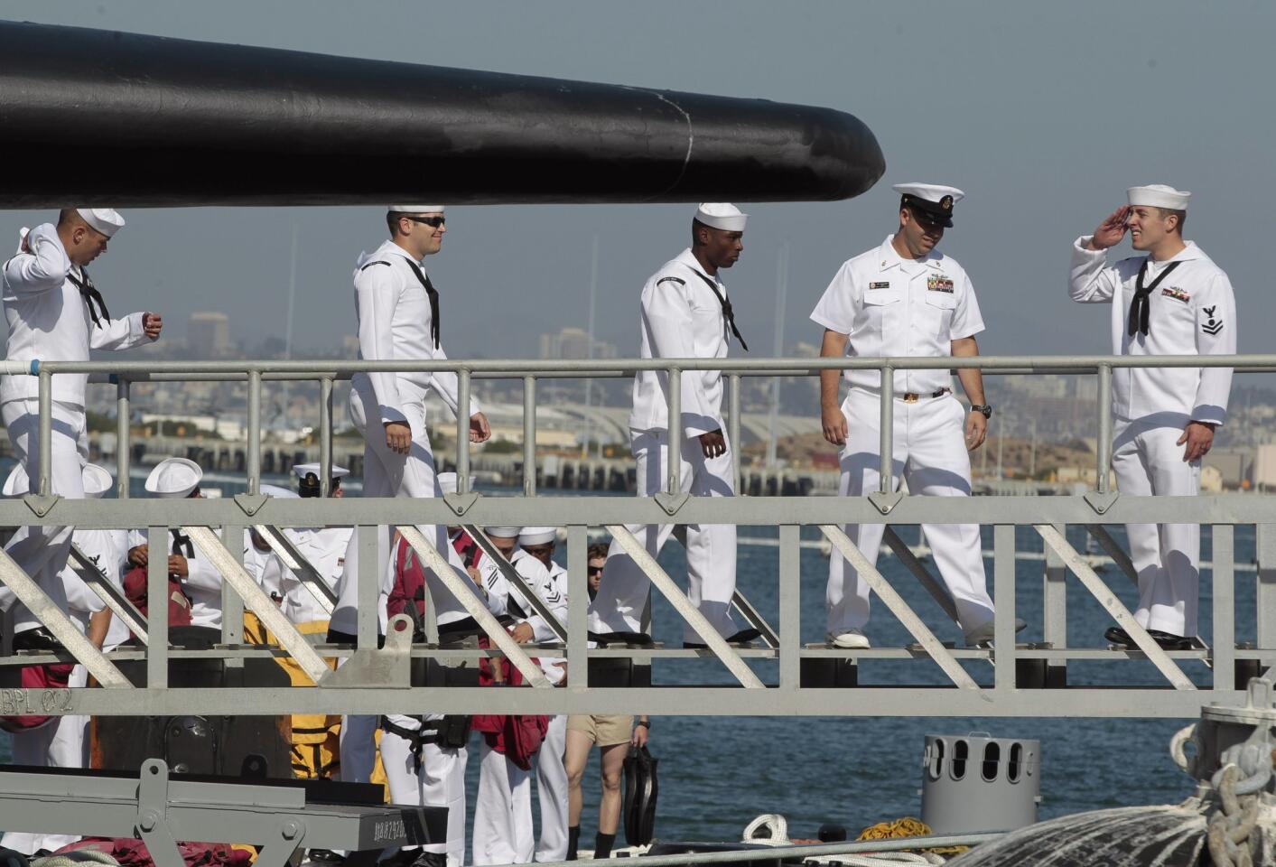 Submarine makes final visit to San Diego