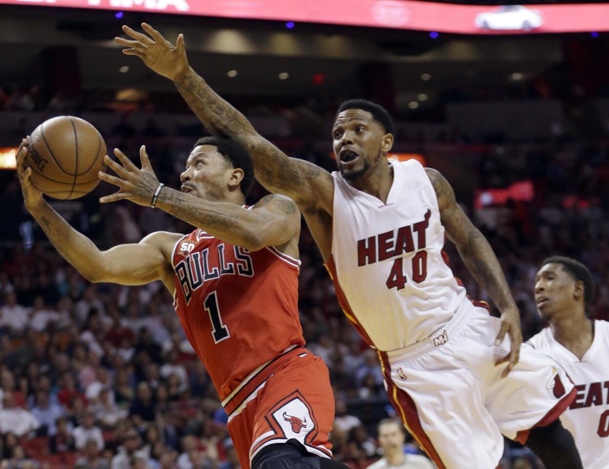 Derrick Rose goes to the basket as the Heat's Udonis Haslem defends in the first half on April 7, 2016.