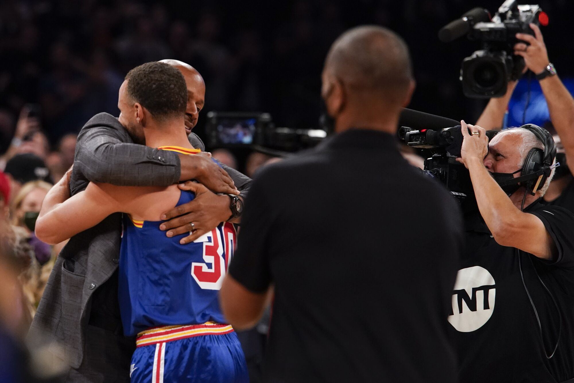 Golden State Warriors guard Stephen Curry hugs former NBA player Ray Allen after Curry broke Allen's record