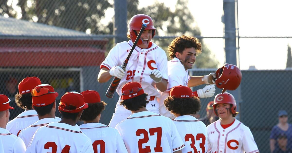 Hazırlık beyzbolu, softbol özeti: Corona, Ebel kardeşleri gösteriyor