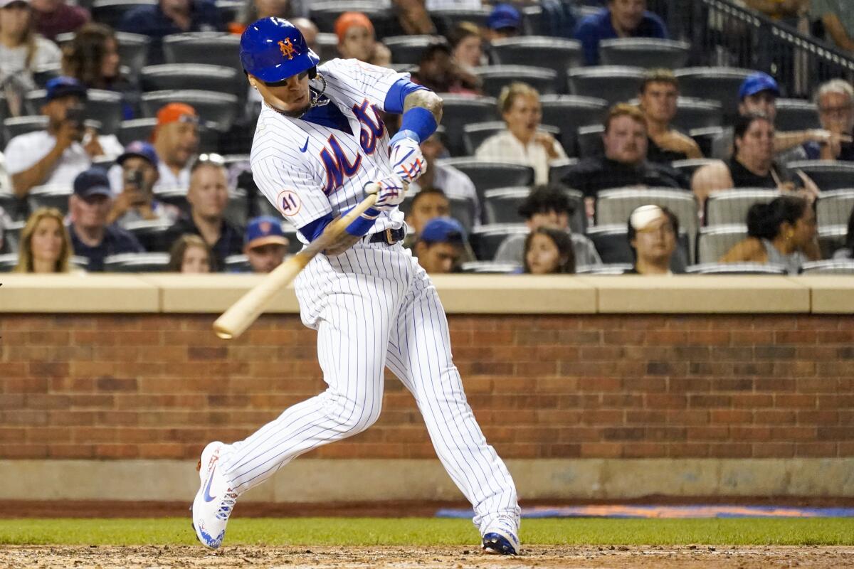 Javier Báez hits 2-run homer in New York Mets debut