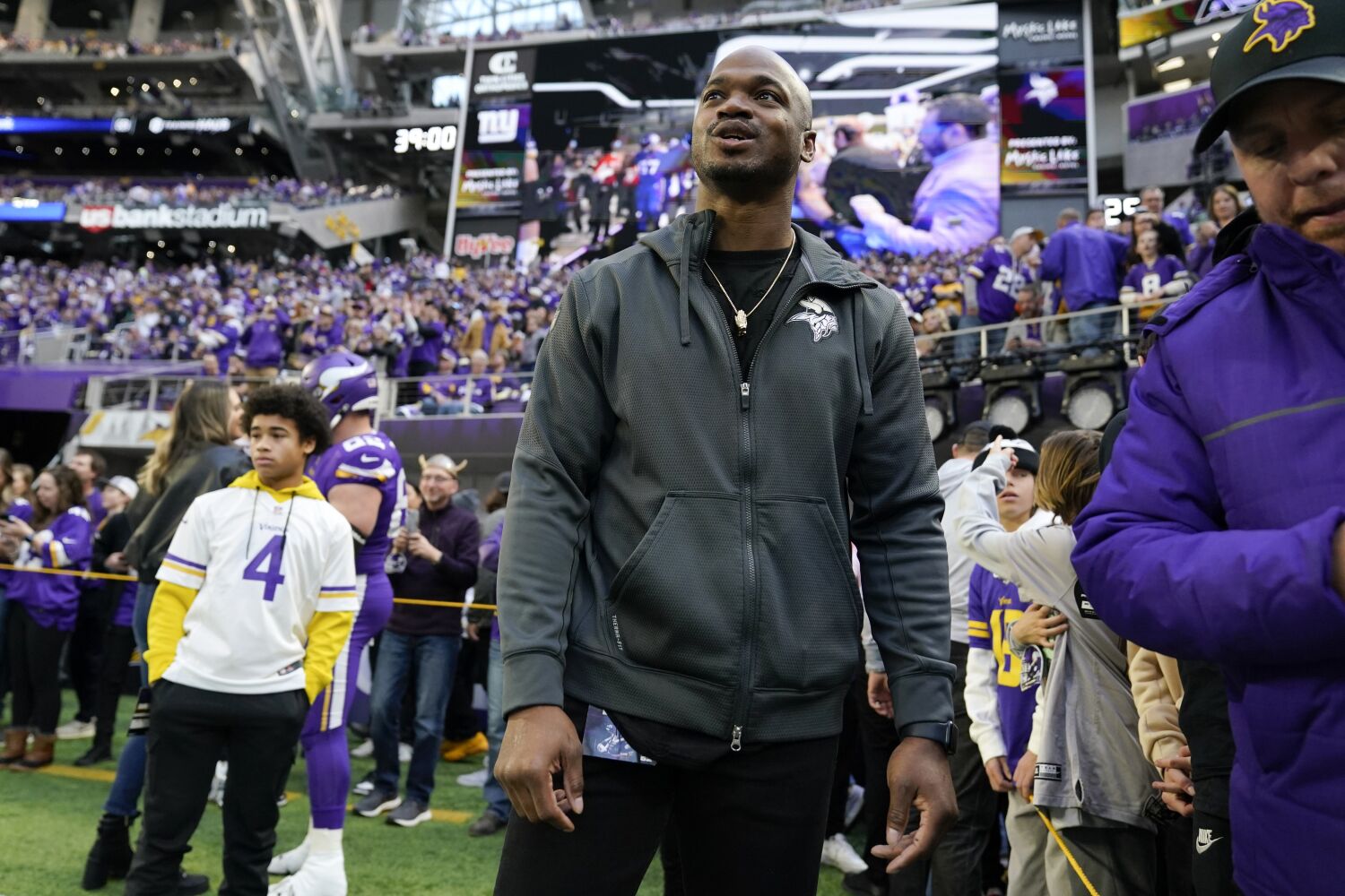 Adrian Peterson isn't retired yet. He's 38 and wants to play in the NFL this season