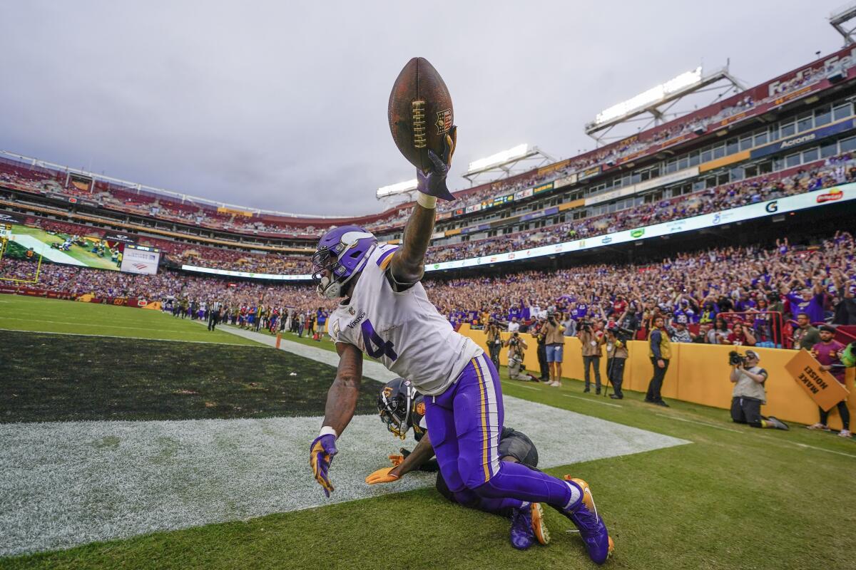 NFL trade deadline: Vikings acquire Pro Bowler from division rival