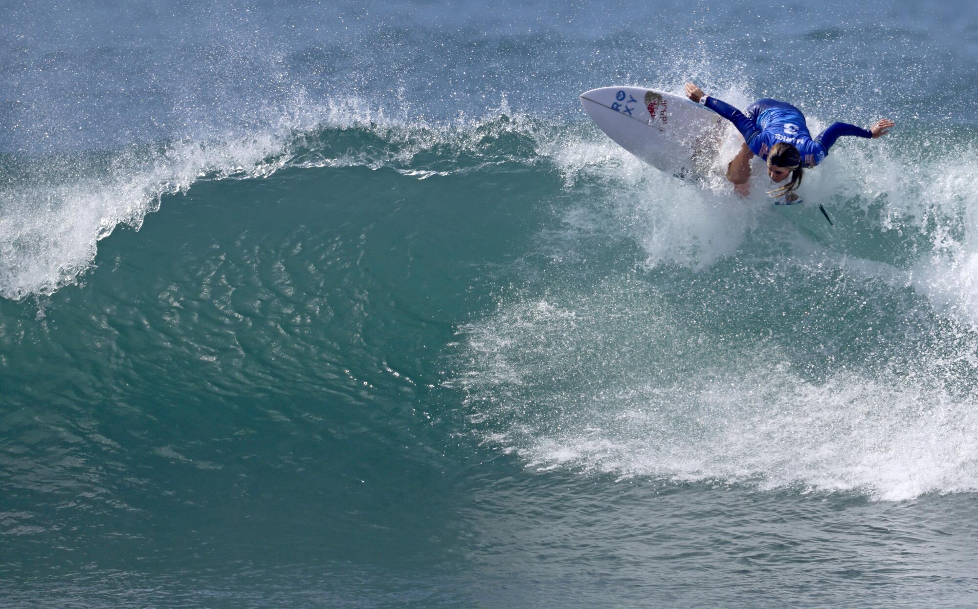 La surfista estadounidense y medallista de oro Caroline Marks en Lower Trestles en San Clemente.