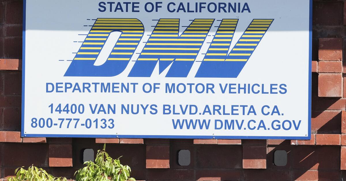 DMV demande à 11 000 conducteurs de repasser les tests en raison de « caractéristiques » manquantes.