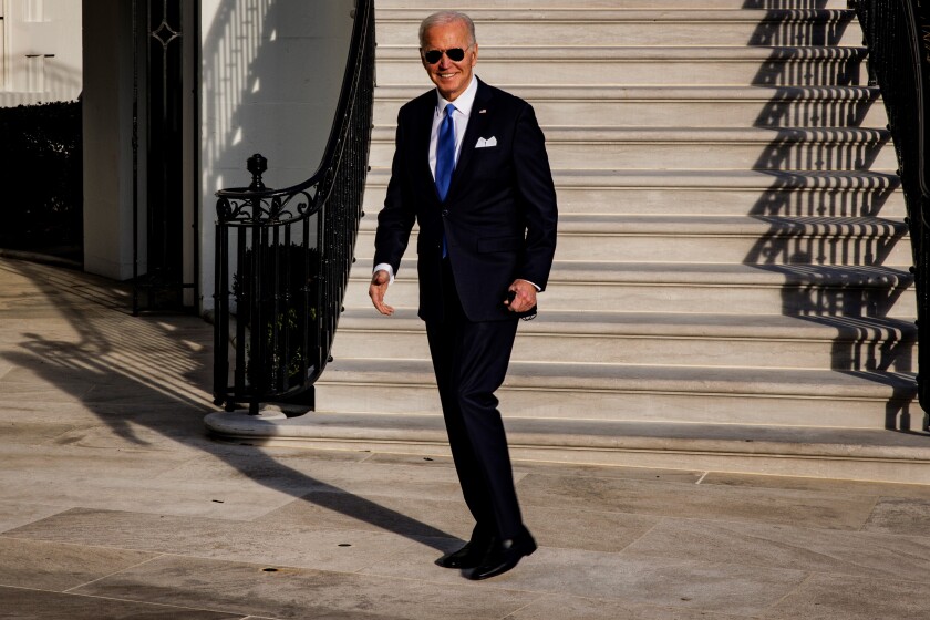 Llueven críticas al Gobierno de Biden por reanudación de "Quédate en México"