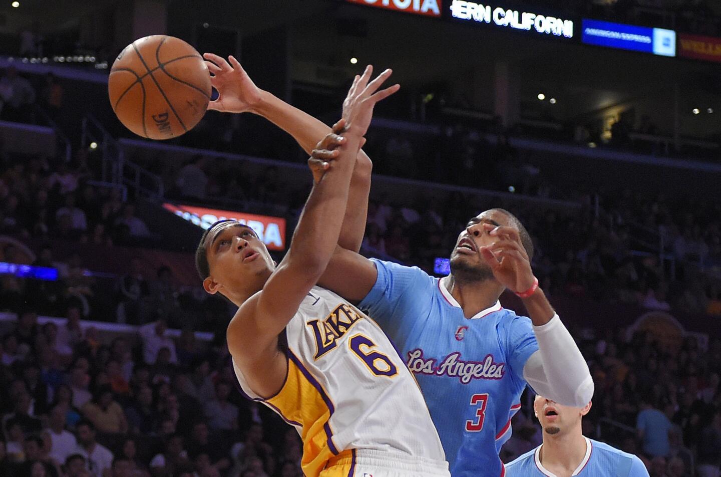 Clippers and Lakers to meet on Christmas