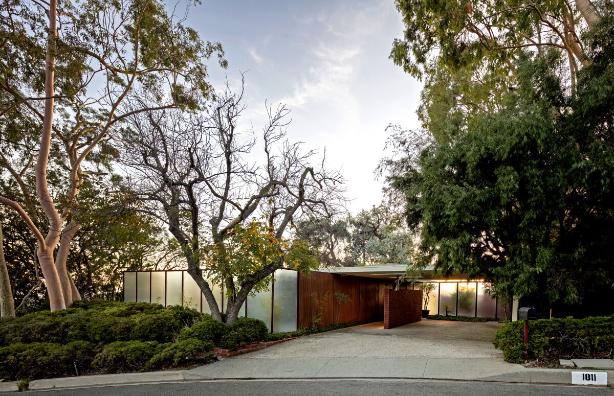 The home’s simple wall of translucent panels shields bedrooms — a light-infused modernist ornament amid Bel-Air’s mash of mansions and pillared gates.