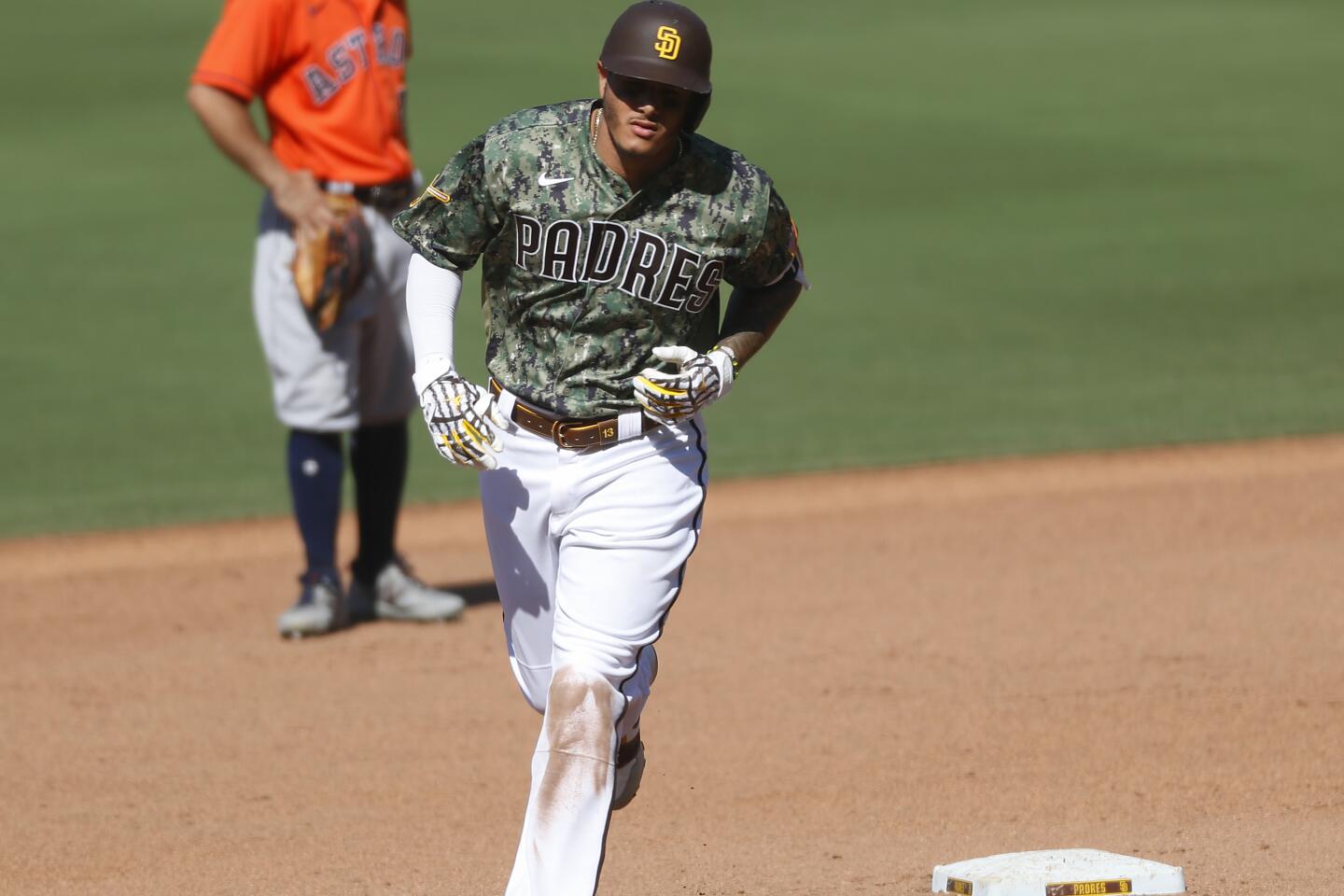 Padres notes: Zack Greinke on the mound; Astros get heckled