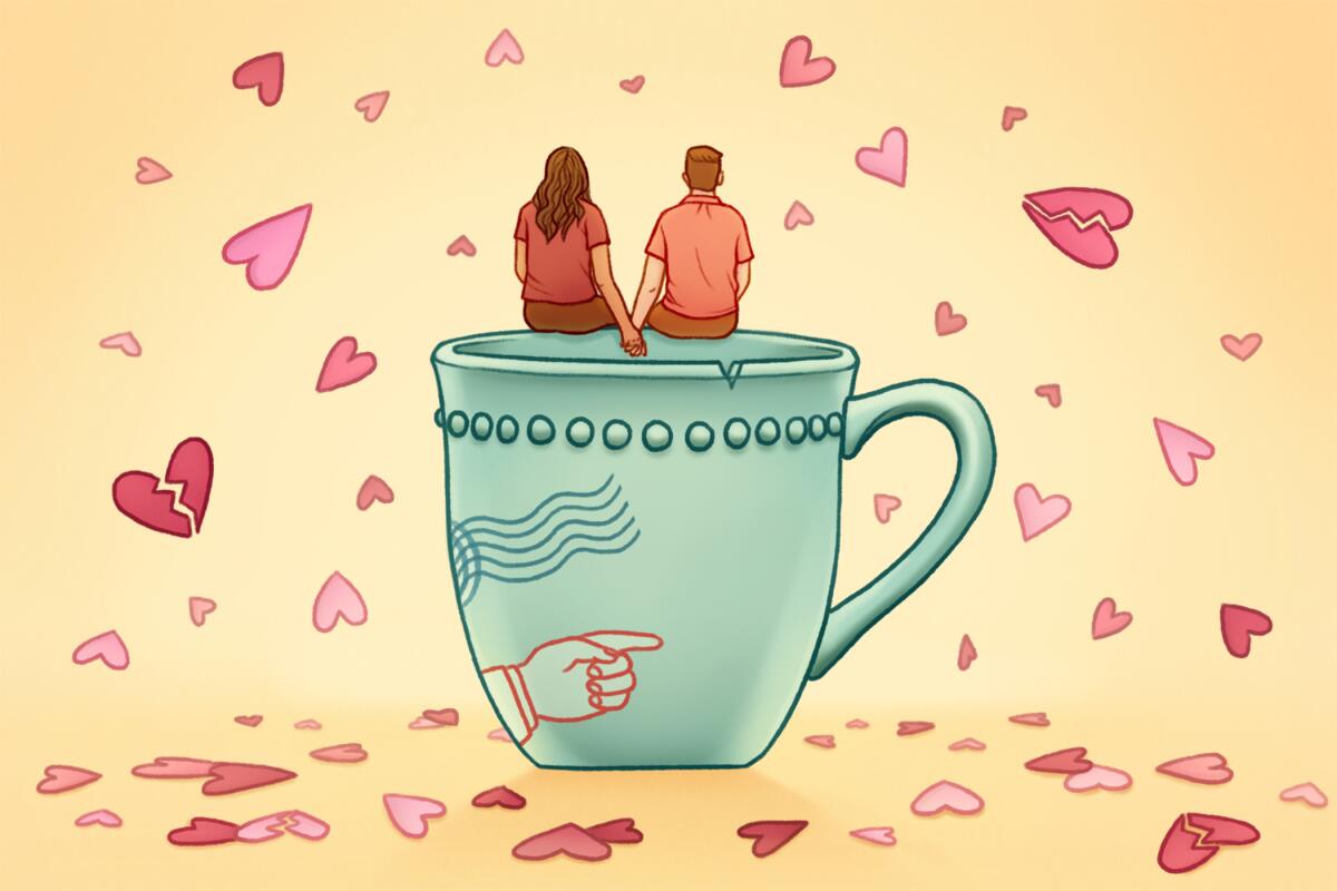 Una ilustración de una pareja sentada en el borde de una taza de café astillada.