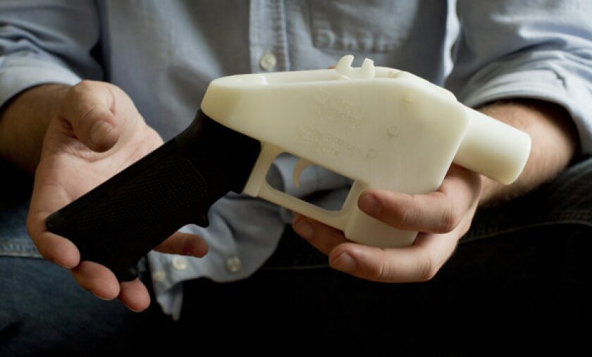 A plastic pistol made using a 3-D printer would be illegal in California under legislation to be proposed by state Sen. Kevin de Leon (D-Los Angeles).