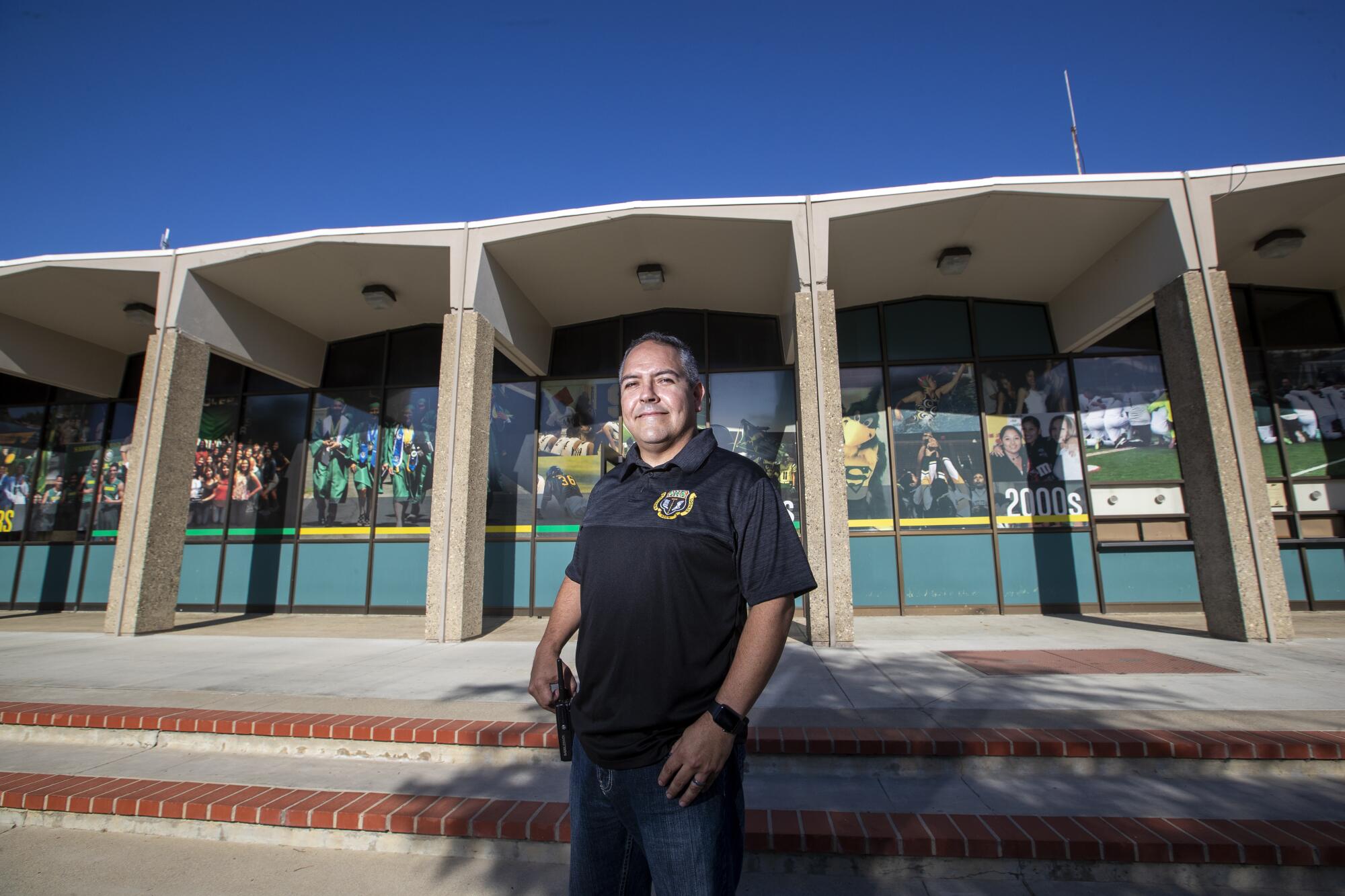 Gerardo Correa, quien marchó contra la Proposición 187 cuando era adolescente, ahora es subdirector en la Escuela Preparatoria Saddleback en Santa Ana.