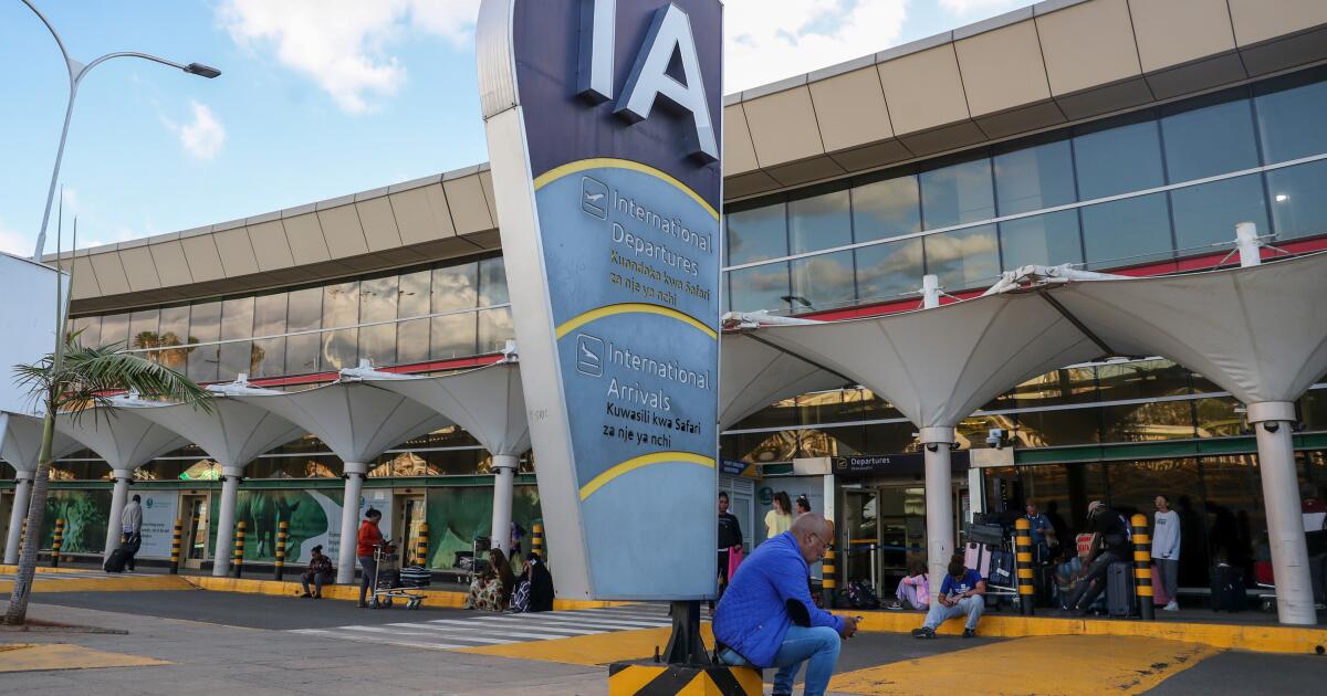 Trabalhadores do aeroporto de Nairobi fazem greve e passageiros ficam retidos
