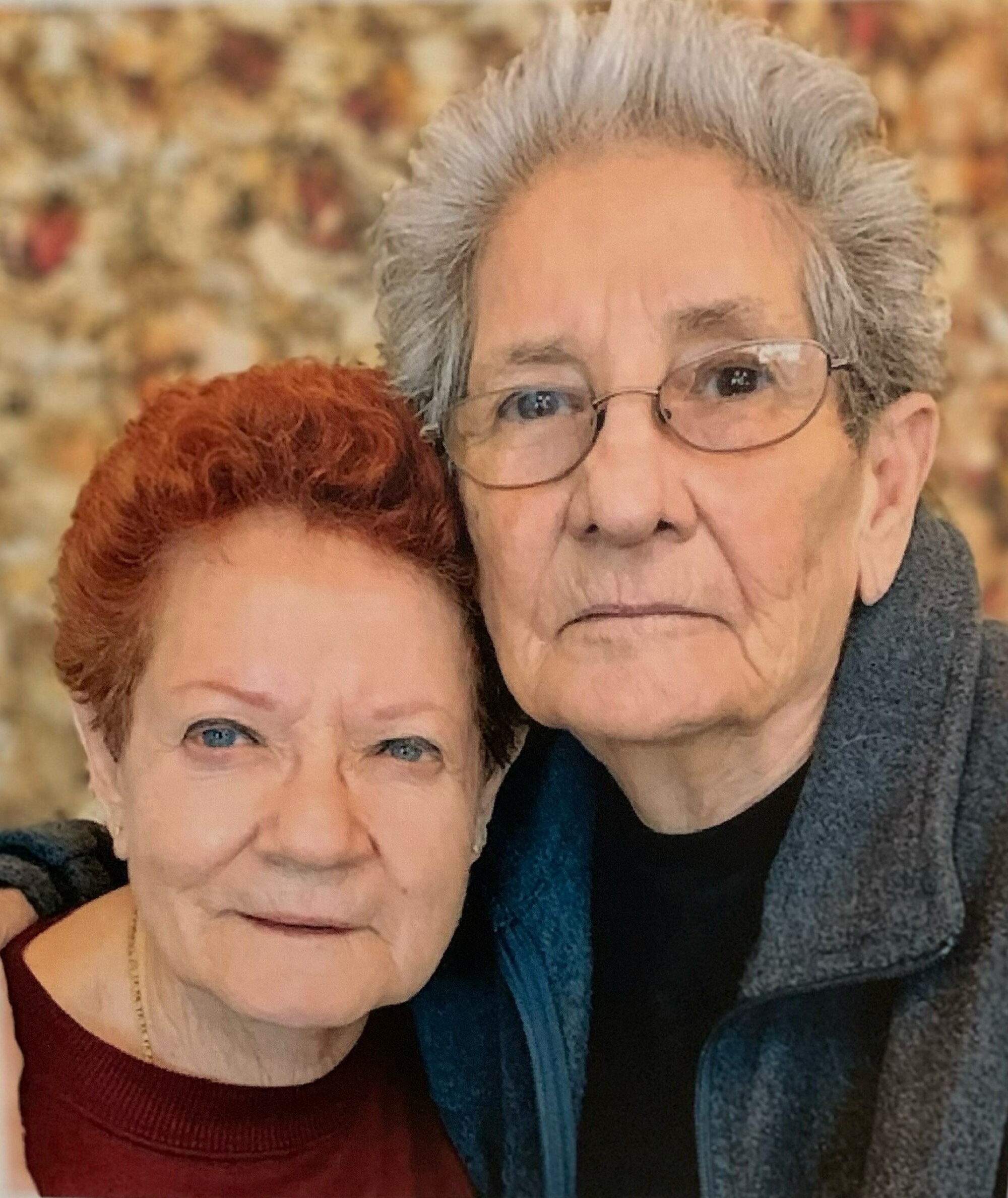 Nancy y Andi comparten su vida en un conjunto habitacional para personas