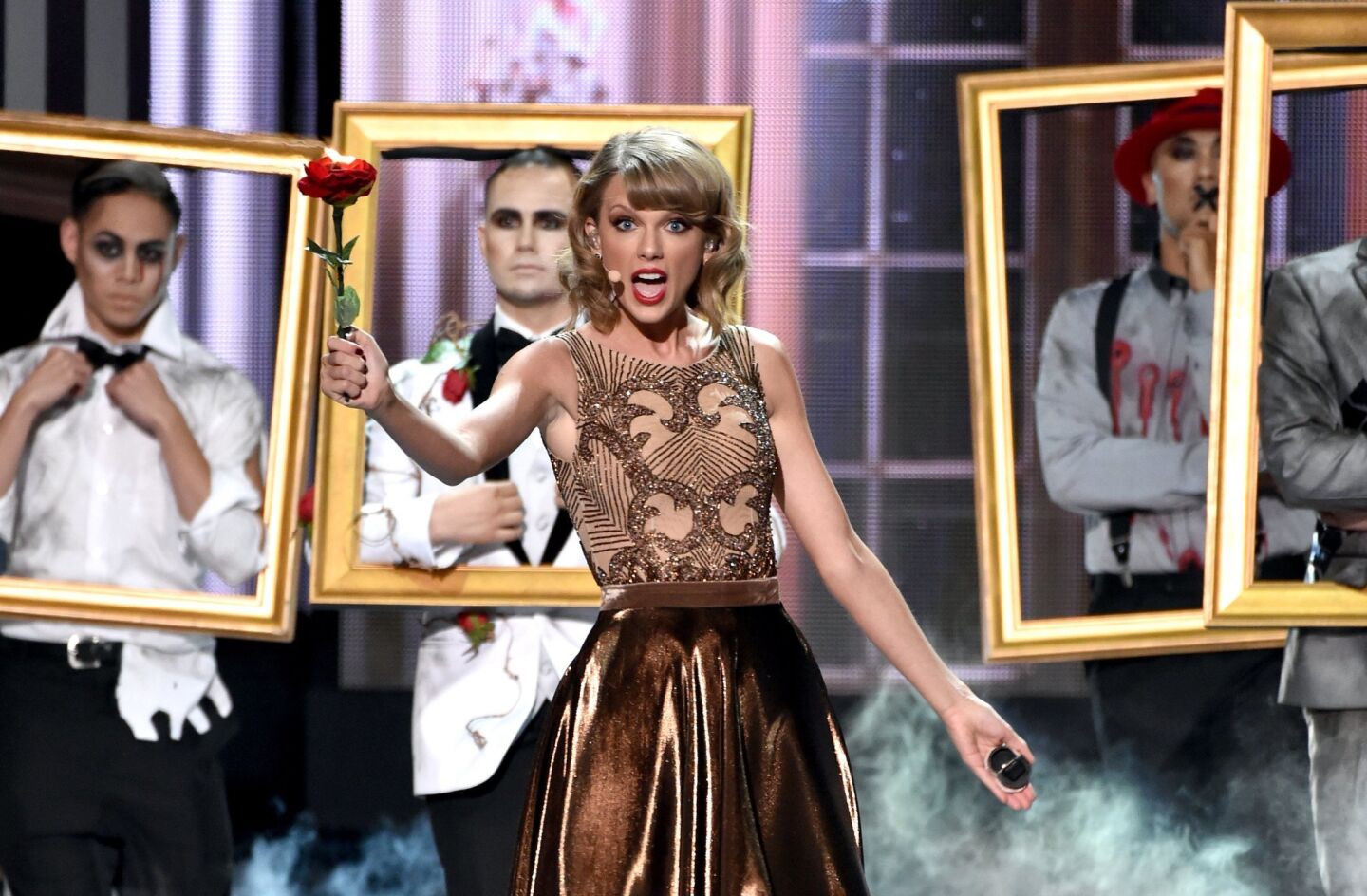 Taylor Swift presents a picturesque performance.