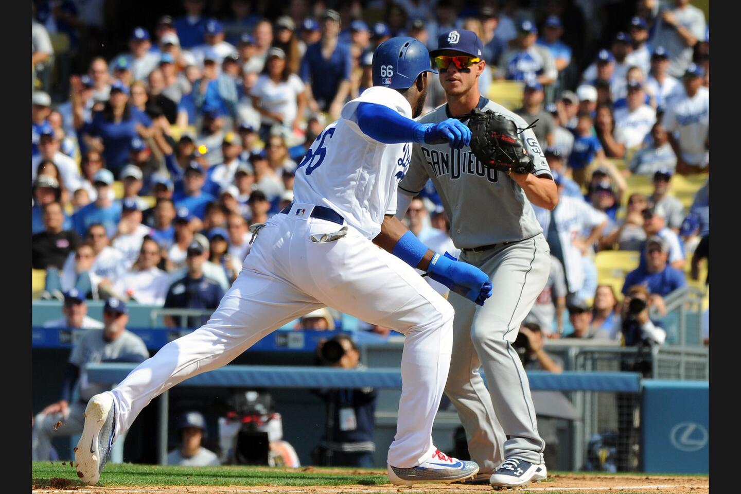 Dodgers deliver a message in opening-day thumping of Padres - Los Angeles  Times