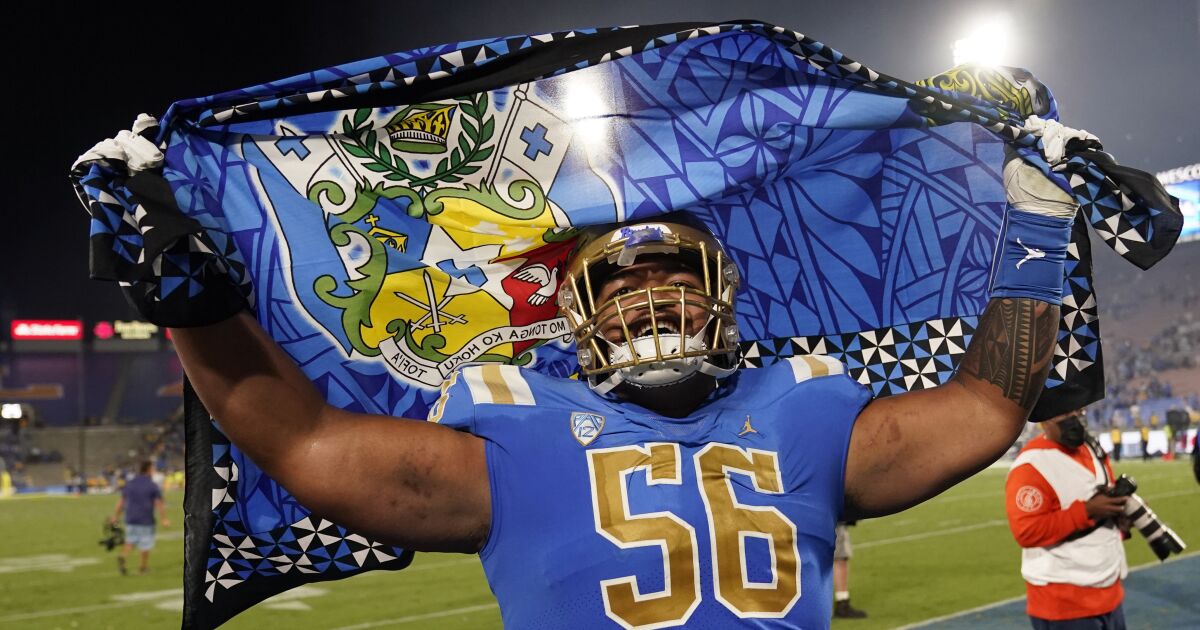 Journal de brouillon Atonio Mafi 2023 NFL de l’UCLA: le rêve approche de la réalité