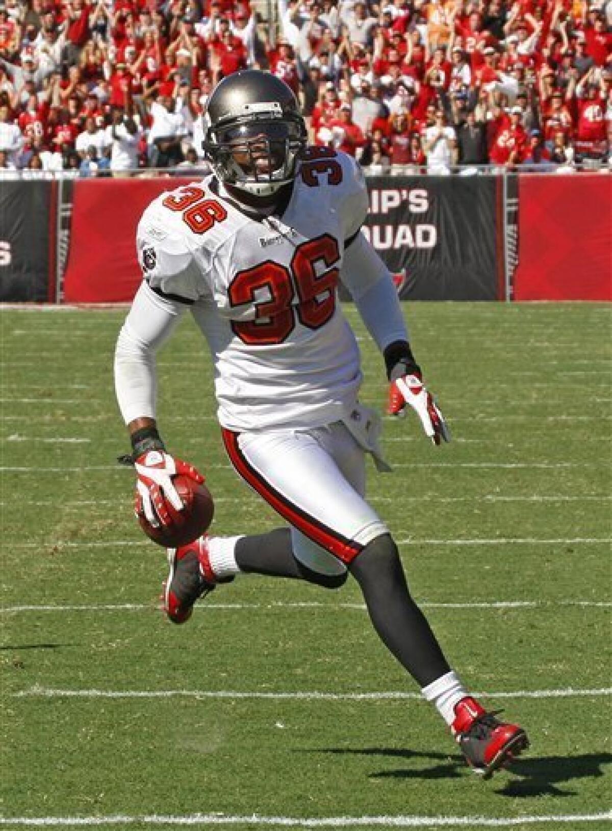 Tampa Bay Buccaneers safety Tanard Jackson (R) hits Seattle