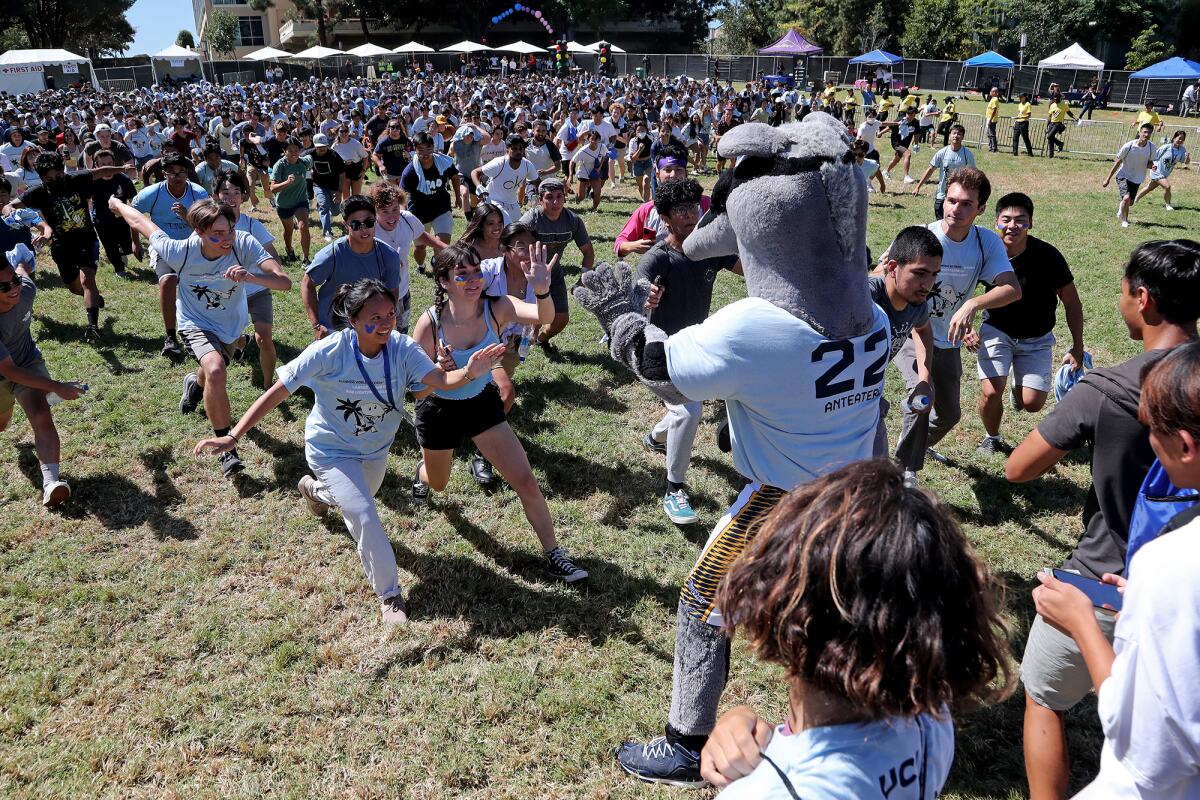 Hundreds of UCI students run to tag Peter the Anteater.