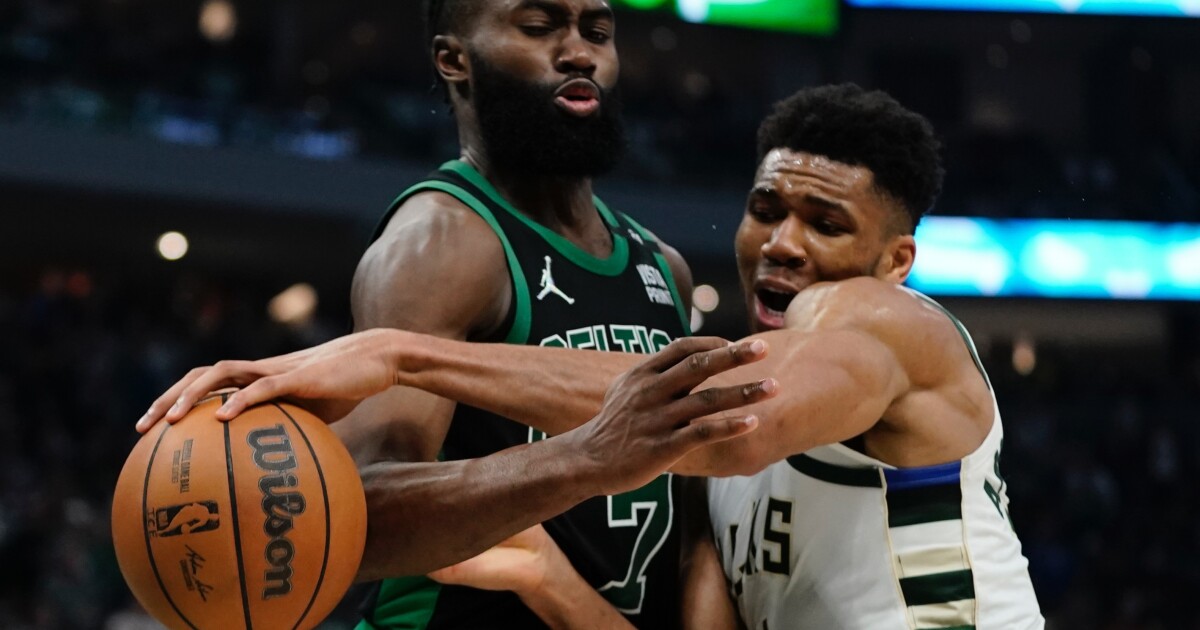 Playoff NBA: Celtics memenangkan Game 4 di Milwaukee hingga seri