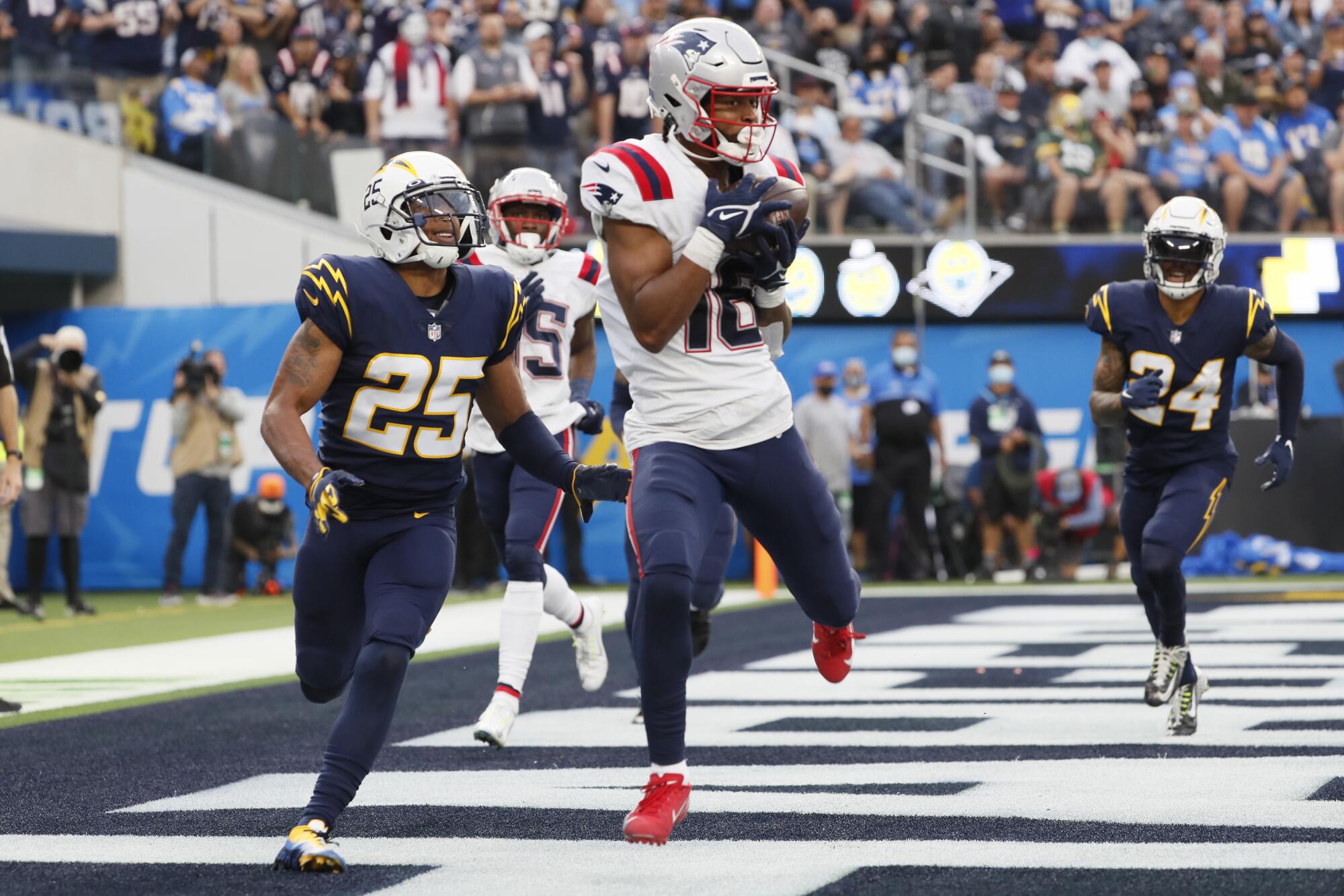 New England Patriots wide receiver Jakobi Meyers hauls in a pass for a two-point conversion.