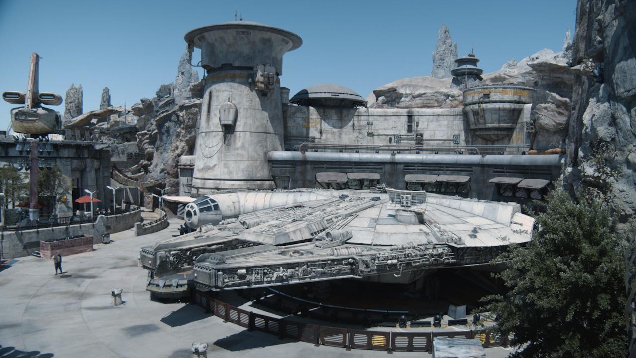 Star Wars Galaxy S Edge Review The Ride The Cantina The Irresistible Loth Cat Los Angeles Times