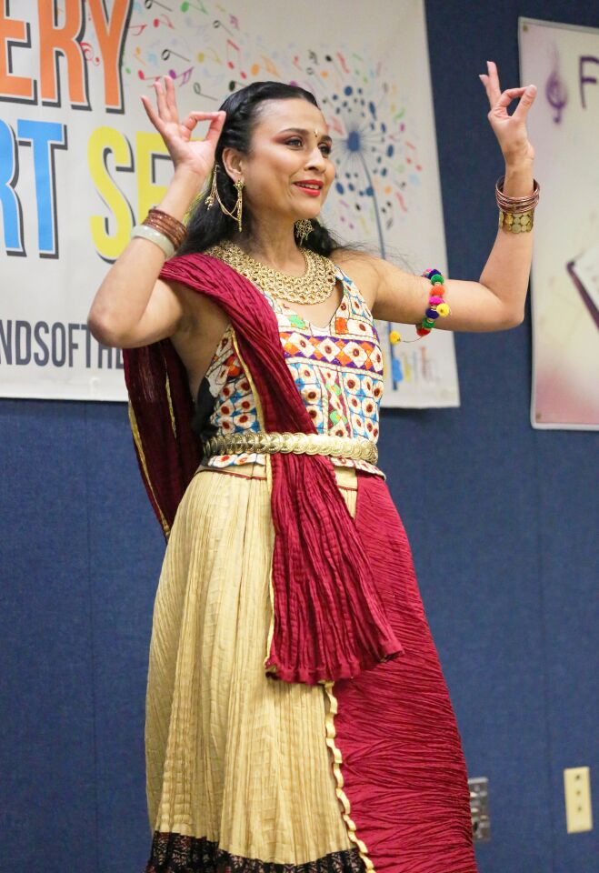 Indian dancers 19.jpg