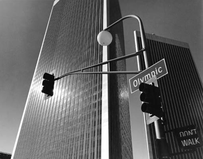 A 1976 photo of the streetlight design known as the Century City Special, combining streetlight with traffic signal. 