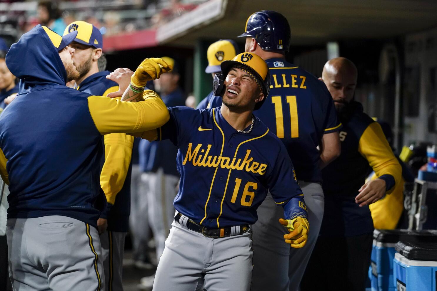 Hawaii's Kolten Wong introduced as Milwaukee Brewers' new second baseman