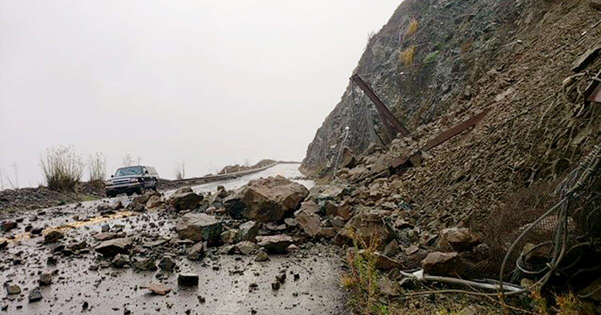 One lane open after rockslide shuts down Pacific Coast Highway in