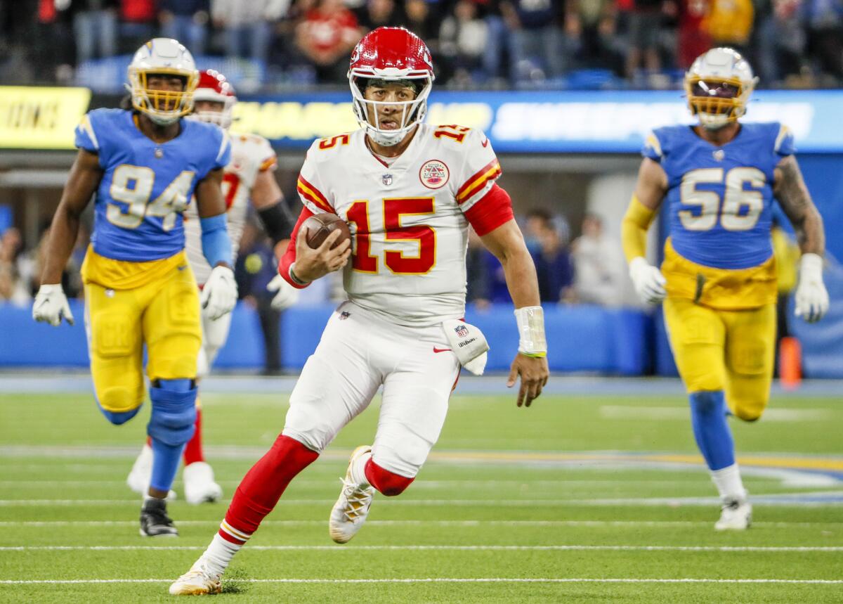 Patrick Mahomes still has edge over Justin Herbert, Chargers - Los Angeles  Times