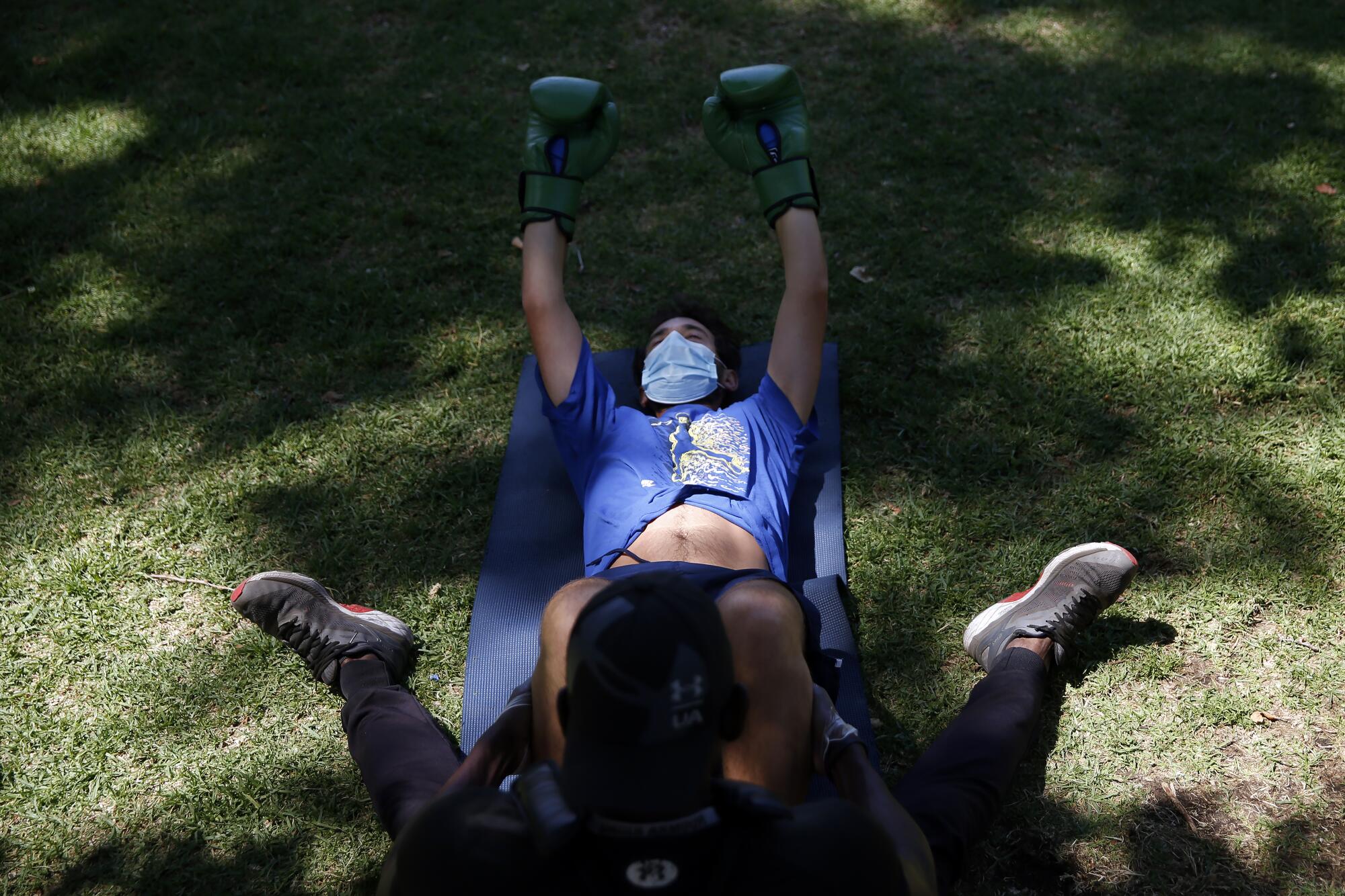 Boxer trains at Silver Lake Reservoir