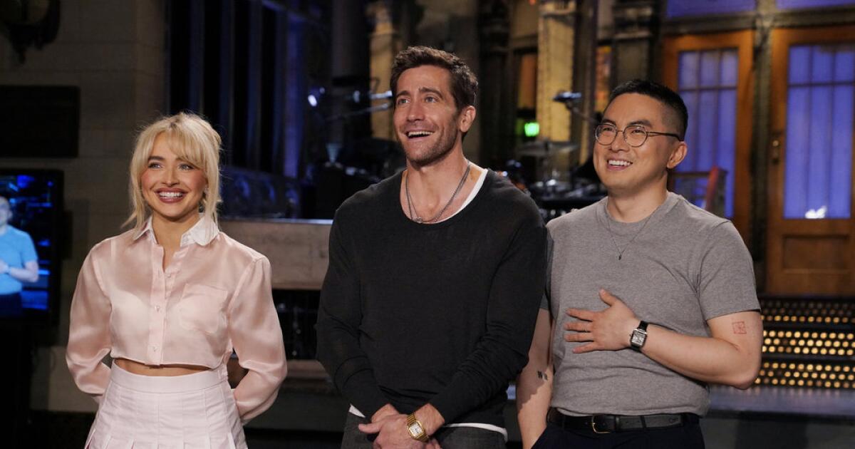 Jake Gyllenhaal sings his way through Season 49 finale of 'Saturday Night Live'