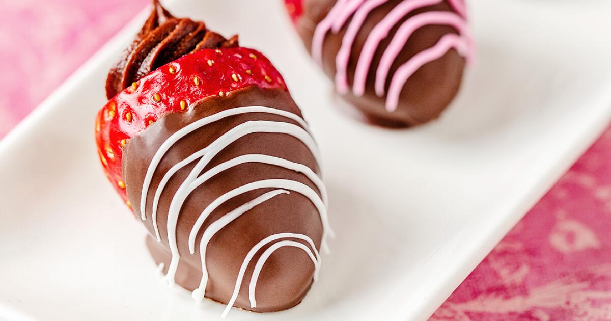 Mini Chocolate Covered Strawberry Cheesecakes - Confessions of a