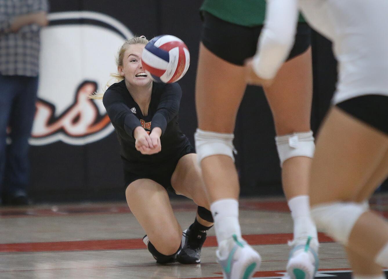 Photo Gallery: Edison vs. Huntington Beach in girls’ volleyball