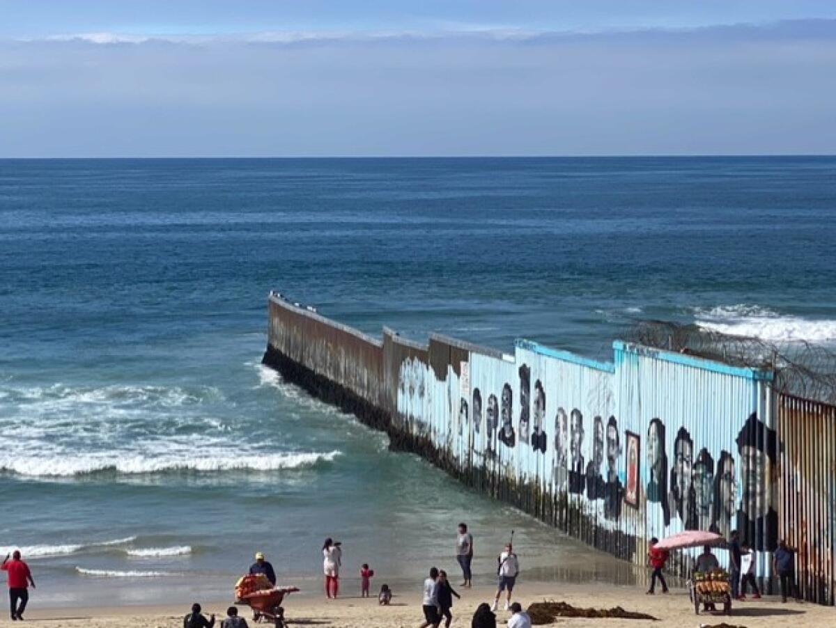 Playas de Tijuana en el lado mexicano de la valla fronteriza 